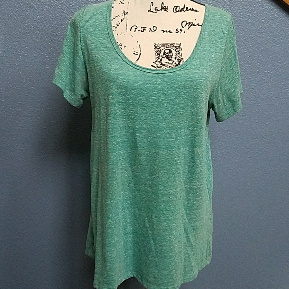 Lularoe Classic Tee Lg